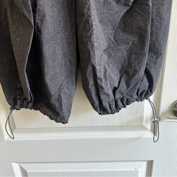 NWT Urban Outfitters Sloan Nylon Balloon Pants. Size: XS. Excellent condition - Picture 6 of 14